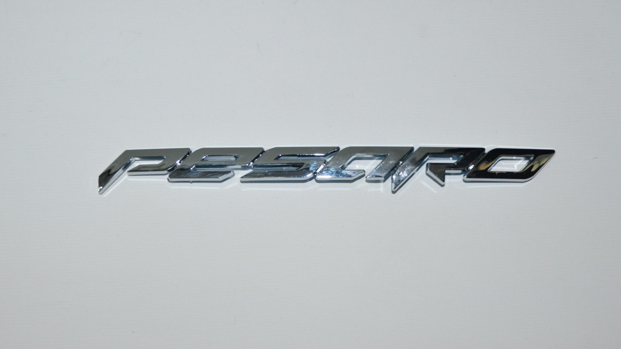 ARKA YAN PANEL PESARO YAZISI TEK (PESARO125)